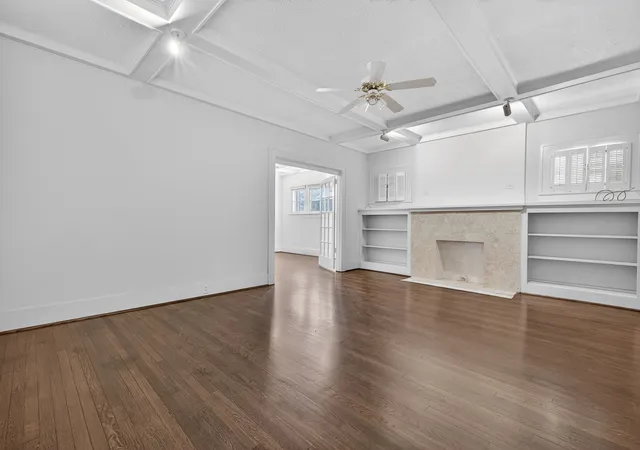 Photo 1 of Single family home for sale at 916 B E Hubbard St, Mineral Wells, TX 76067 | MLS# 21253216 | Listing updated on 2026-08-18