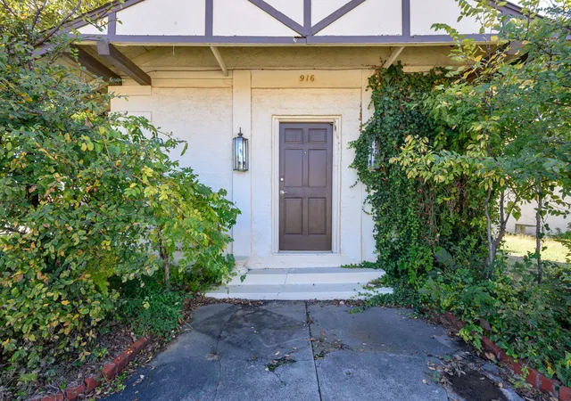 Photo 3 of Single family home for sale at 916 B E Hubbard St, Mineral Wells, TX 76067 | MLS# 21253216 | Listing updated on 2026-08-18
