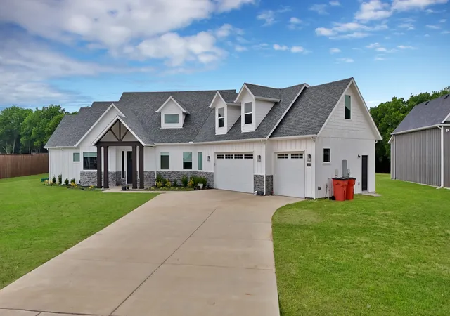 Photo 3 of Single family home for sale at 2223 Providence Wy, Nevada, TX 75173 | MLS# 21240988 | Listing updated on 2026-08-29
