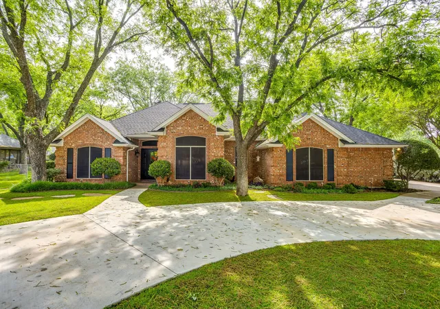 Photo 2 of Single family home for sale at 6203 Prospect Hill Dr, Granbury, TX 76049 | MLS# 21252872 | Listing updated on 2026-08-31