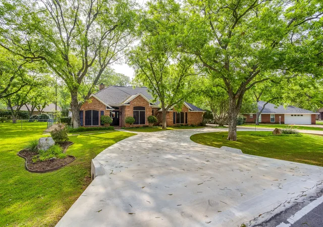 Photo 3 of Single family home for sale at 6203 Prospect Hill Dr, Granbury, TX 76049 | MLS# 21252872 | Listing updated on 2026-08-31