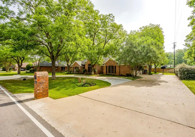 Photo 3 of Single family home for sale at 6203 Prospect Hill Dr, Granbury, TX 76049 | MLS# 21252872 | Listing updated on 2026-08-31