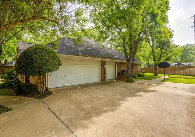 Photo 4 of Single family home for sale at 6203 Prospect Hill Dr, Granbury, TX 76049 | MLS# 21252872 | Listing updated on 2026-08-31