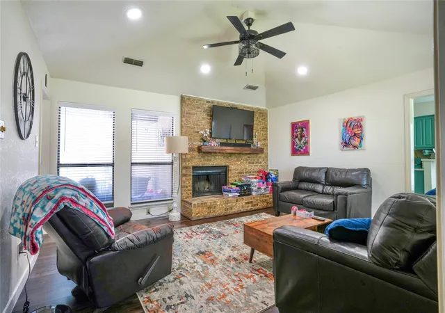 4th image of 6320 Leasa Ct, Sachse, TX 75048 | MLS# 21247603