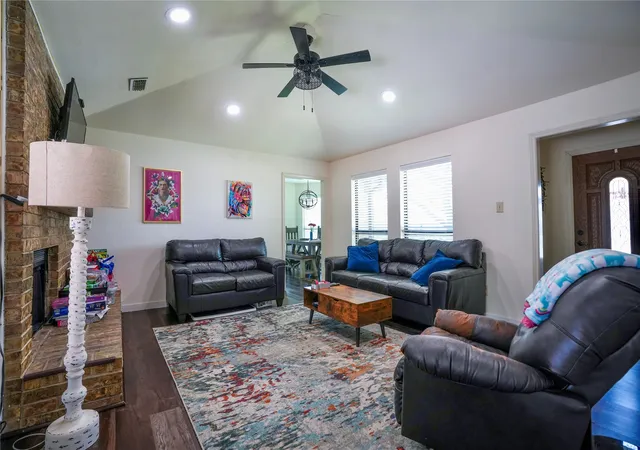 5th image of 6320 Leasa Ct, Sachse, TX 75048 | MLS# 21247603