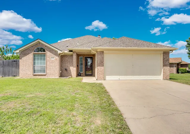 Photo 1 of Single family home for sale at 1040 Vinewood Ave, Burleson, TX 76028 | MLS# 21252786 | Listing updated on 2026-08-31