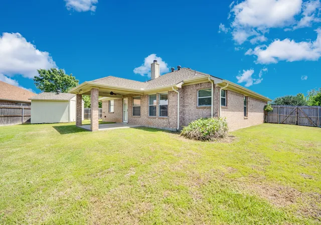 Photo 4 of Single family home for sale at 1040 Vinewood Ave, Burleson, TX 76028 | MLS# 21252786 | Listing updated on 2026-08-31