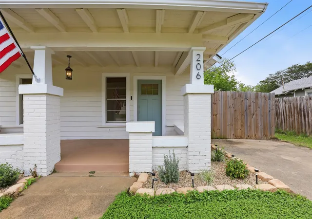 Homes for sale in Cleburne, TX | 206 S Pendell Ave, Cleburne, TX 76033 | MLS# 21252024