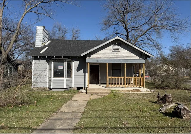 Homes for sale in Sherman, TX | 1027 E Lamar St, Sherman, TX 75090 | MLS# 21252777