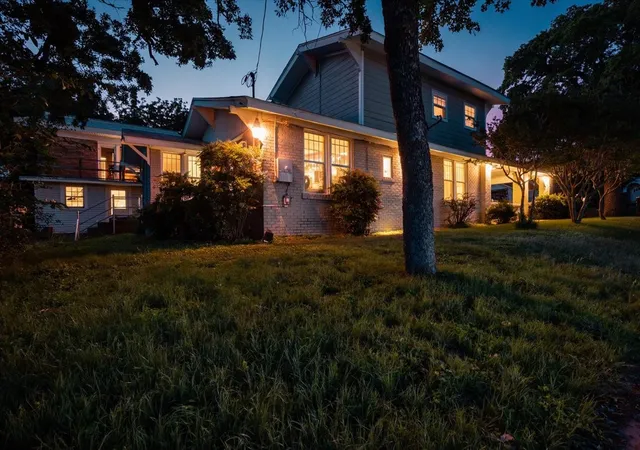 Photo 2 of Single family home for sale at 1101 N Oak Ave, Mineral Wells, TX 76067 | MLS# 21253104 | Listing updated on 2026-07-12