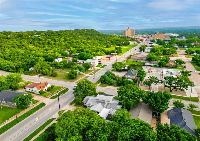 Photo 3 of Single family home for sale at 1101 N Oak Ave, Mineral Wells, TX 76067 | MLS# 21253104 | Listing updated on 2026-07-12