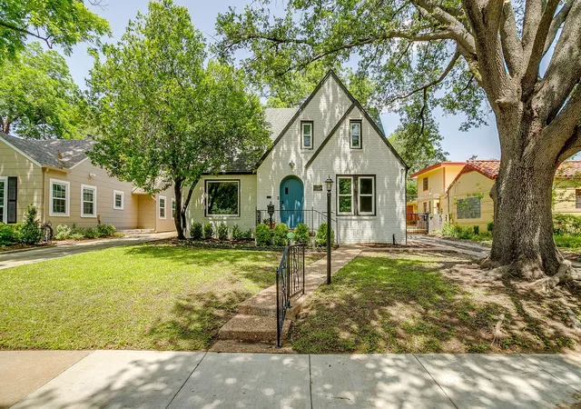 1st image of 4004 El Campo Ave, Fort Worth, TX 76107 | MLS# 21251874