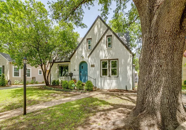 3rd image of 4004 El Campo Ave, Fort Worth, TX 76107 | MLS# 21251874