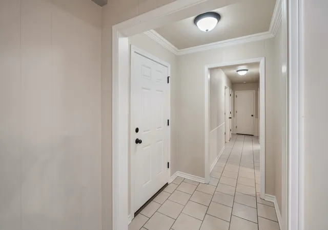 Photo 3 of Single family home for sale at 1 Oakridge Cir, Malakoff, TX | MLS# 21246690 | Listing updated on 2026-09-27