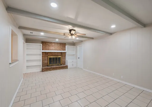 Photo 4 of Single family home for sale at 1 Oakridge Cir, Malakoff, TX | MLS# 21246690 | Listing updated on 2026-09-27