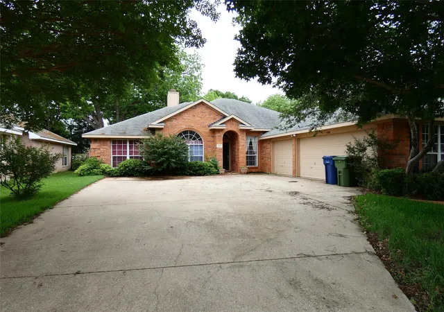 Photo 3 of Single family home for sale at 506 Baltusrol Cir, Garland, TX 75044 | MLS# 21253430 | Listing updated on 2026-08-26