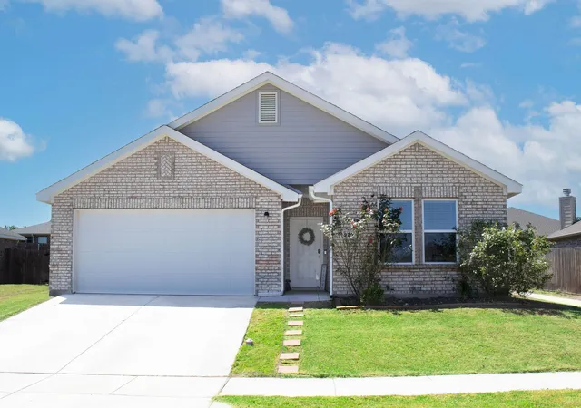 Photo 1 of Sale Pending at 920 Avagail Ave, Springtown, TX 76082 | MLS# 21252669 | Listing updated on 2026-08-29