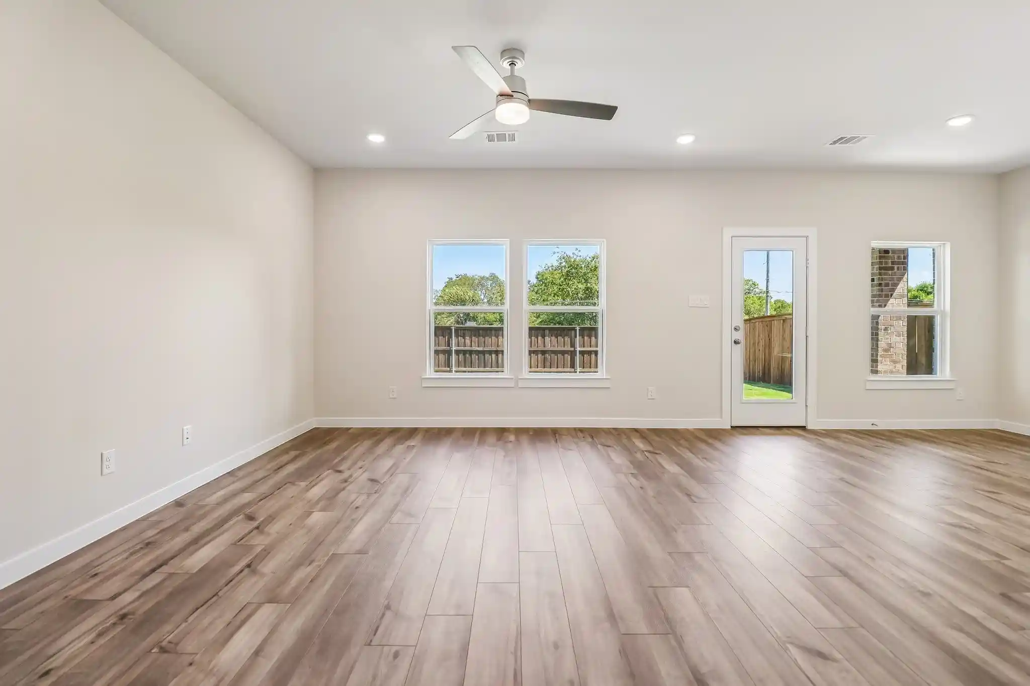 Photo 2 of Single family home for sale at 709 Vineyard Wy, Forney, TX 75126 | MLS# 21253613 | Listing updated on 2026-10-29