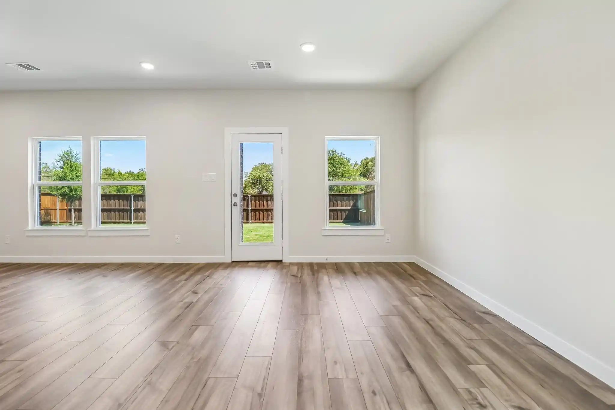 Photo 4 of Single family home for sale at 709 Vineyard Wy, Forney, TX 75126 | MLS# 21253613 | Listing updated on 2026-10-29