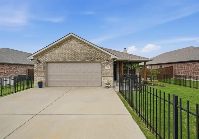 Homes for sale in Collinsville, TX | 502 Pathfinder St, Collinsville, TX 76233 | MLS# 21253631