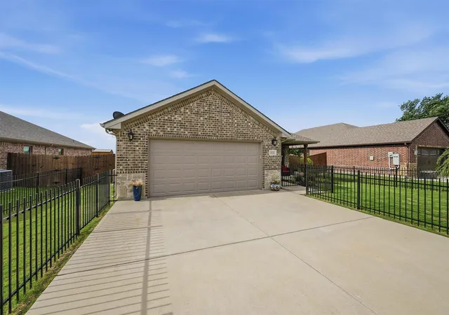 Homes for sale in Collinsville, TX | 502 Pathfinder St, Collinsville, TX 76233 | MLS# 21253631