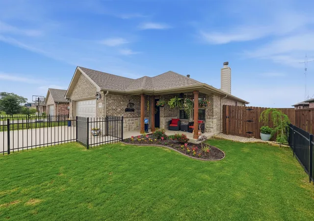 Homes for sale in Collinsville, TX | 502 Pathfinder St, Collinsville, TX 76233 | MLS# 21253631