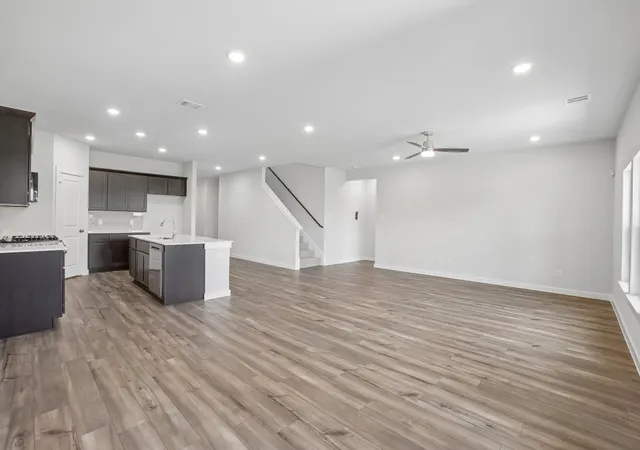 Photo 3 of Single family home for sale at 716 Vineyard Wy, Forney, TX 75126 | MLS# 21253646 | Listing updated on 2026-10-06