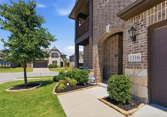 Photo 3 of Single family home for sale at 1316 Tree Shadow Ln, Anna, TX 75409 | MLS# 21253542 | Listing updated on 2026-09-01