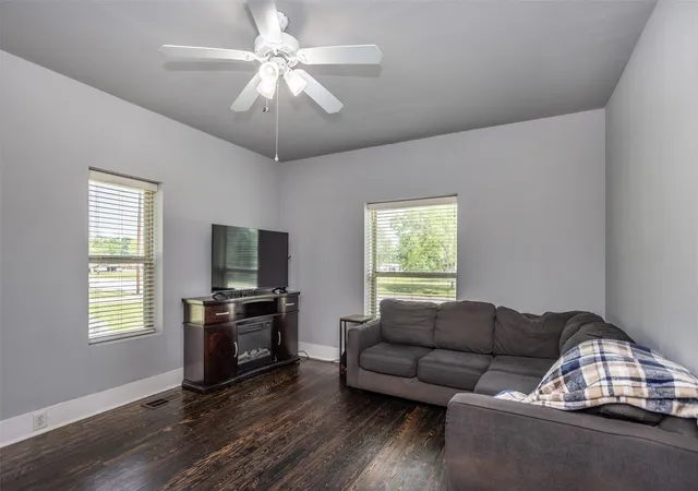 Homes for sale in Lindsay, TX | 230 E Main St, Lindsay, TX 76250 | MLS# 21252668