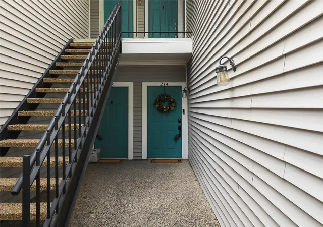 Photo 3 of Condo for sale at 1010 Allen St #214, Dallas, TX 75204 | MLS# 21252483 | Listing updated on 2026-09-30