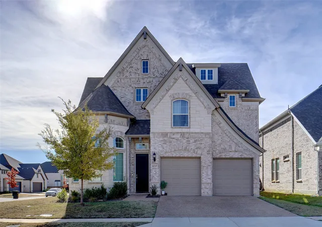Photo 1 of Single family home for sale at 1237 Stagecoach Trl, Justin, TX 76247 | MLS# 21253571 | Listing updated on 2026-07-16