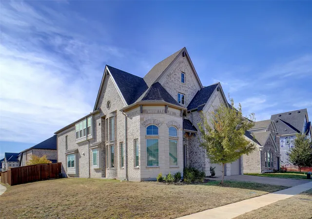 Photo 2 of Single family home for sale at 1237 Stagecoach Trl, Justin, TX 76247 | MLS# 21253571 | Listing updated on 2026-07-16