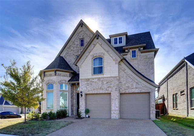 Photo 3 of Single family home for sale at 1237 Stagecoach Trl, Justin, TX 76247 | MLS# 21253571 | Listing updated on 2026-07-16