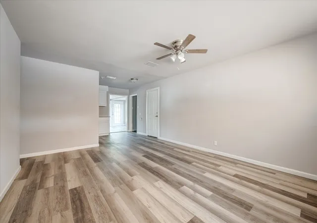 Photo 4 of Single family home for sale at 1902 Alan A Dale Rd, Arlington, TX 76013 | MLS# 21253742 | Listing updated on 2026-09-01