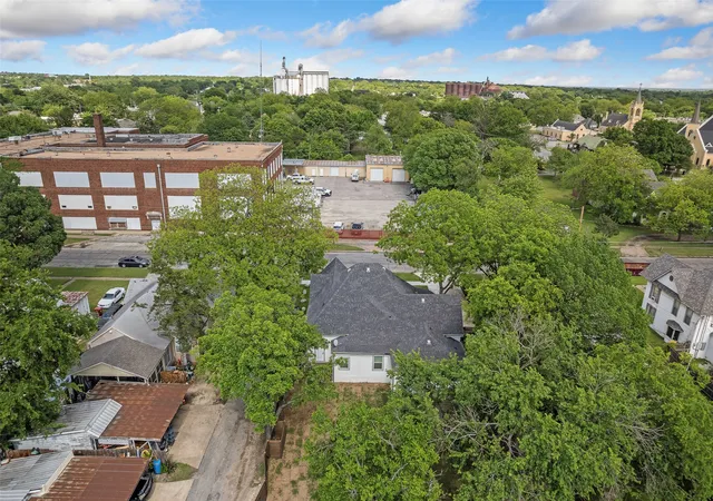 Homes for sale in Sherman, TX | 700 S Crockett St, Sherman, TX 75090 | MLS# 21253787