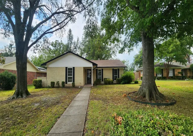Photo 1 of Single family home for sale at 2821 Windy Dr, Commerce, TX 75428 | MLS# 21253862 | Listing updated on 2026-09-04