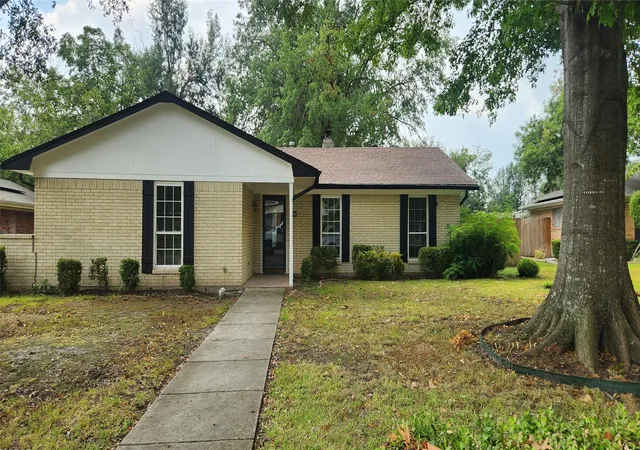 Photo 2 of Single family home for sale at 2821 Windy Dr, Commerce, TX 75428 | MLS# 21253862 | Listing updated on 2026-09-04