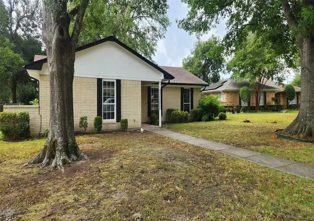 Photo 3 of Single family home for sale at 2821 Windy Dr, Commerce, TX 75428 | MLS# 21253862 | Listing updated on 2026-09-04