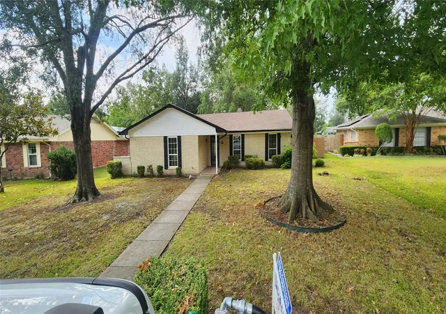 Photo 3 of Single family home for sale at 2821 Windy Dr, Commerce, TX 75428 | MLS# 21253862 | Listing updated on 2026-09-04