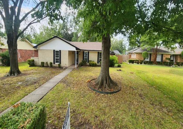 Photo 4 of Single family home for sale at 2821 Windy Dr, Commerce, TX 75428 | MLS# 21253862 | Listing updated on 2026-09-04