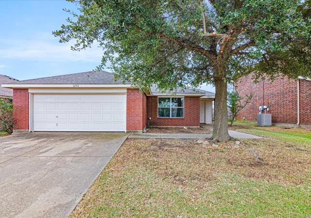 Photo 1 of Single family home for sale at 1201 Vicksburg Dr, Ennis, TX 75119 | MLS# 21252466 | Listing updated on 2026-08-24