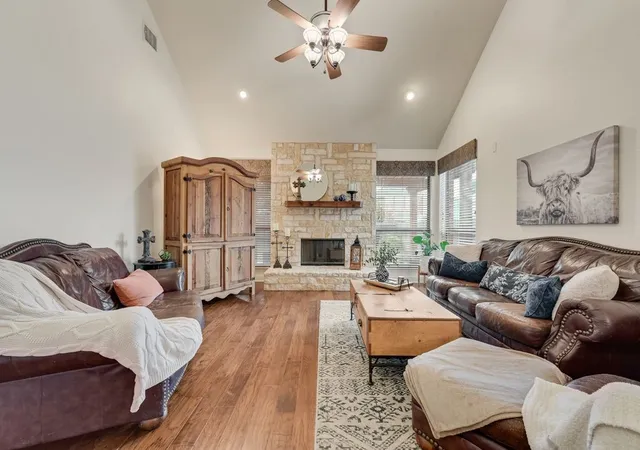 Photo 4 of Sale Pending at 7040 Sea Star Dr, Grand Prairie, TX 75054 | MLS# 21252954 | Listing updated on 2026-07-26