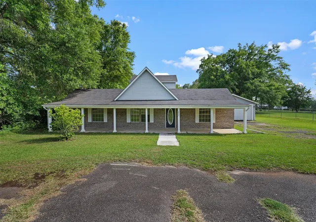 Photo 2 of Single family home for sale at 10553 White Oak Dr, Keithville, LA 71047 | MLS# 21253389 | Listing updated on 2026-09-22