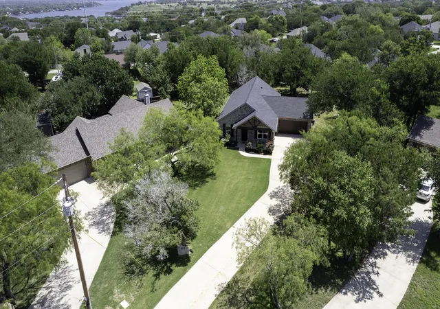 Homes for sale in Granbury, TX | 2513 Christine Dr, Granbury, TX 76048 | MLS# 21253986