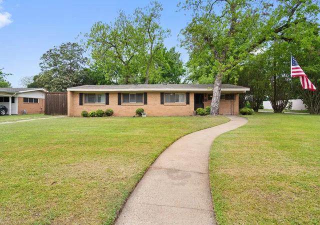 Photo 2 of Single family home for sale at 717 Van Horn Dr, Irving, TX 75060 | MLS# 21245025 | Listing updated on 2026-07-25