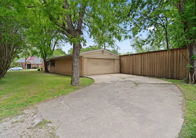 Photo 3 of Single family home for sale at 717 Van Horn Dr, Irving, TX 75060 | MLS# 21245025 | Listing updated on 2026-07-25