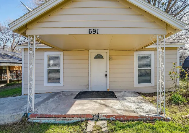 Photo 1 of Single family home for sale at 691 Meadow Park Dr, Fort Worth, TX 76108 | MLS# 21240445 | Listing updated on 2026-07-28
