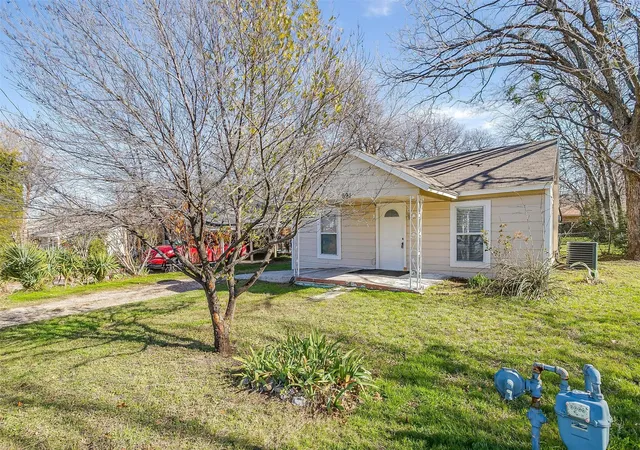 Photo 3 of Single family home for sale at 691 Meadow Park Dr, Fort Worth, TX 76108 | MLS# 21240445 | Listing updated on 2026-07-28