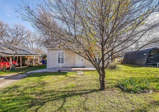 Photo 3 of Single family home for sale at 691 Meadow Park Dr, Fort Worth, TX 76108 | MLS# 21240445 | Listing updated on 2026-07-28