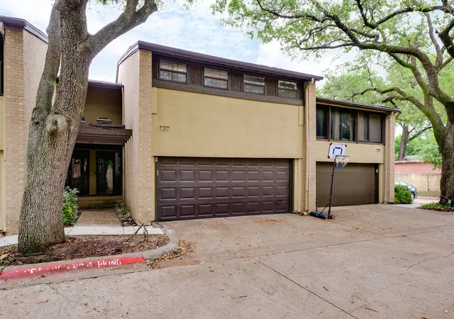 Photo 1 of Townhouse for sale at 1802 Navajo Pl #1802, Irving, TX 75061 | MLS# 21247977 | Listing updated on 2026-09-18